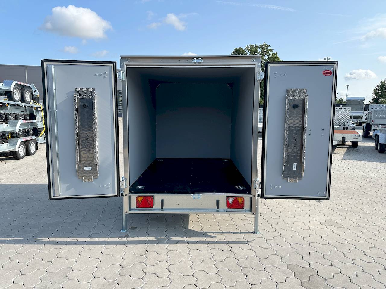 MARTZ SMART KARGO 235 0,75T | RAMPEN