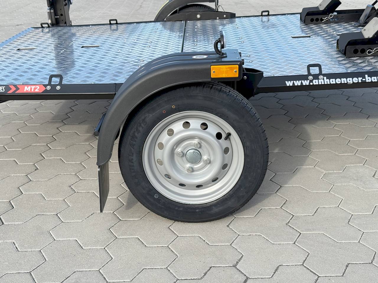 LORRIES MT-2
