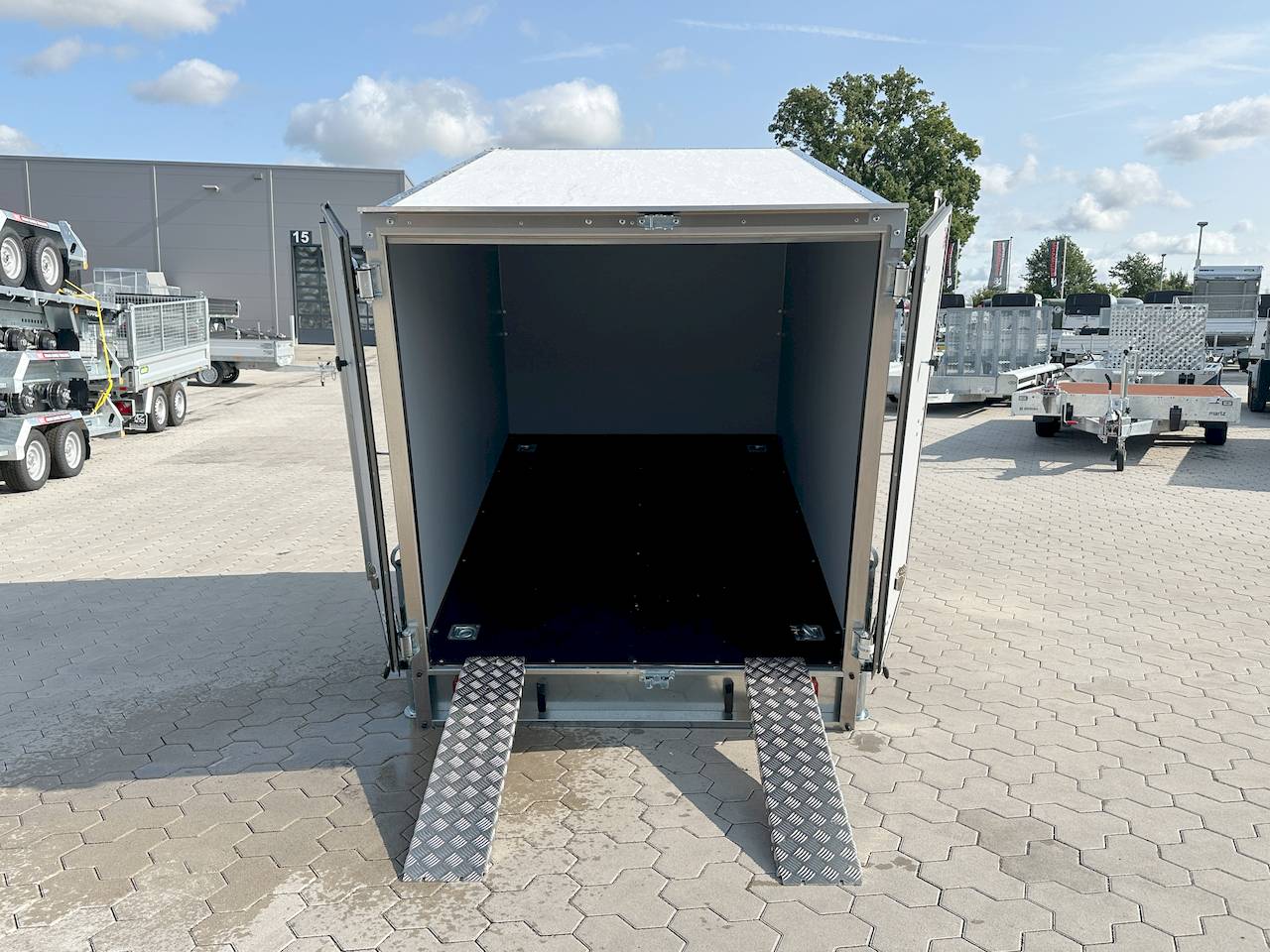 MARTZ SMART KARGO 235 0,75T | RAMPEN