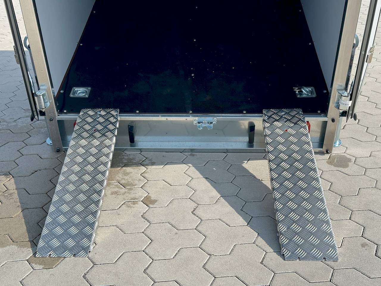 MARTZ SMART KARGO 235 0,75T | RAMPEN