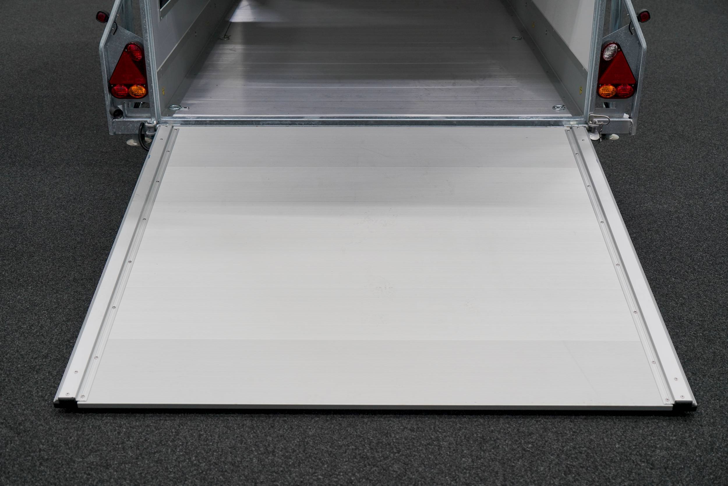 CHEVAL LIBERTE DEBON C400 WABENKERN ROADSTER