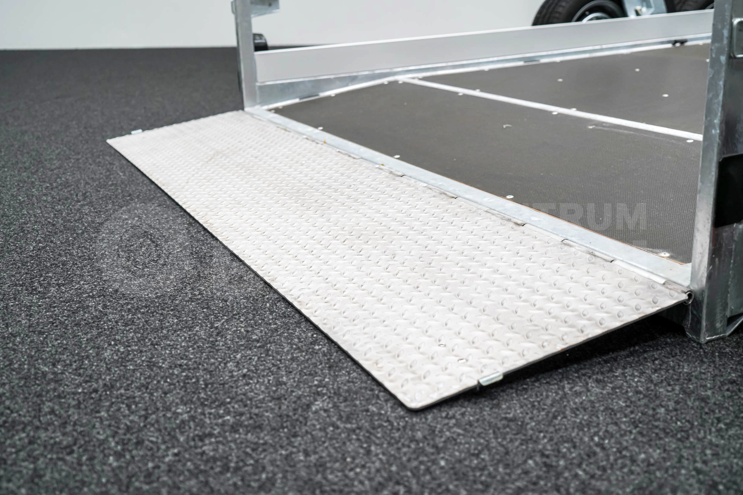 VEZEKO HUSKY CAR FB 35.39 | E-PUMPE | RAMPE