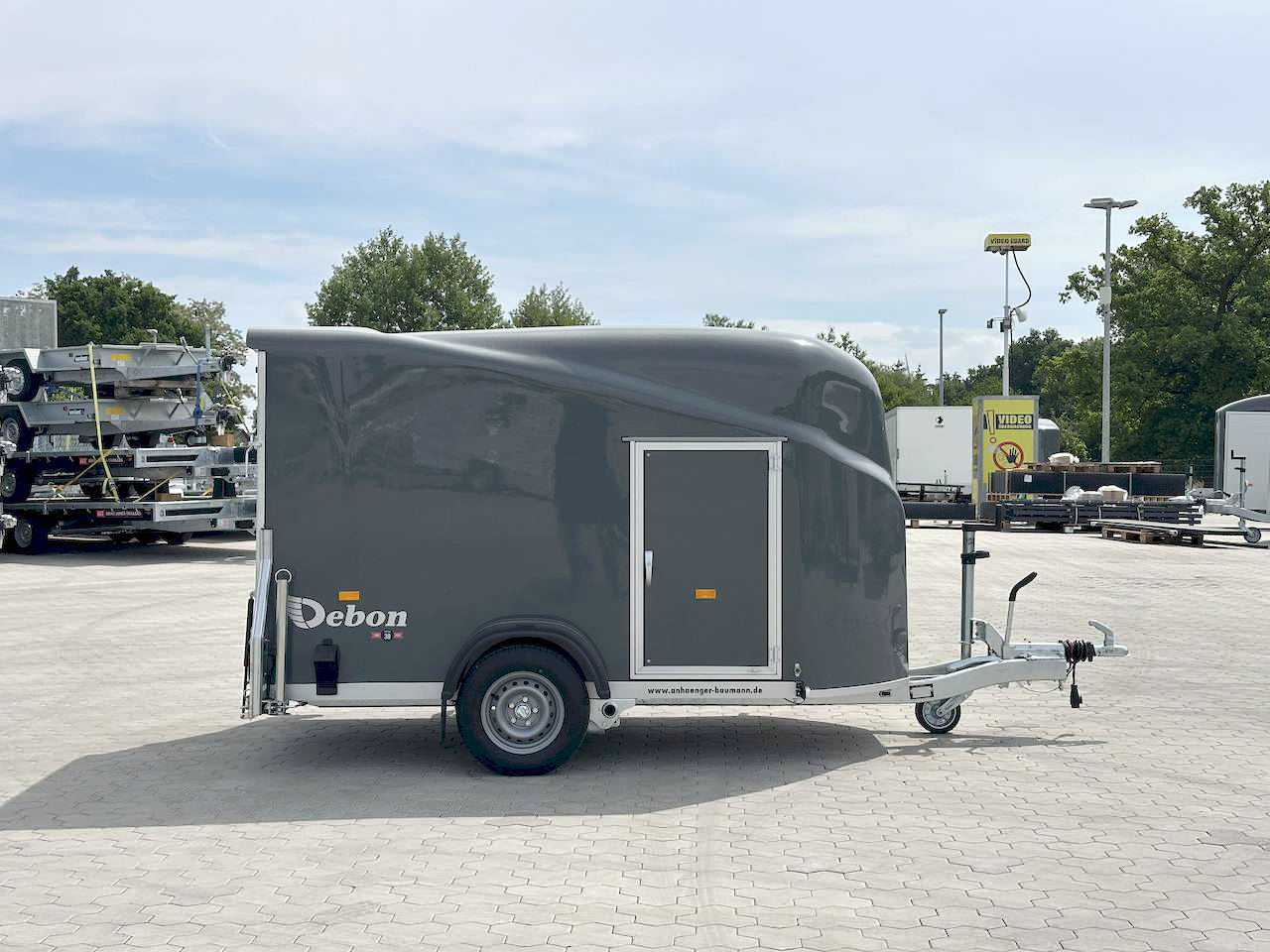 CHEVAL LIBERTE DEBON CARGO 1300