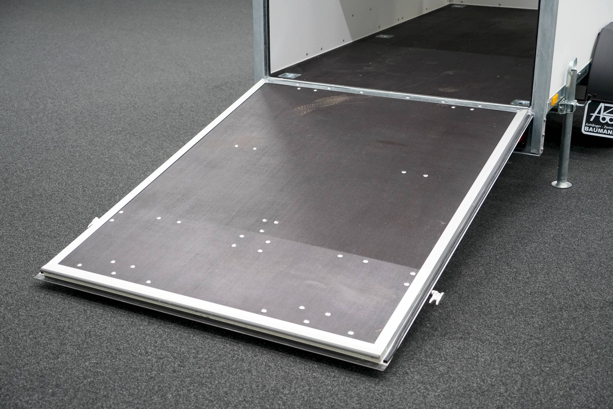 BLYSS F1330HD | RAMPE | SEITENTÜR