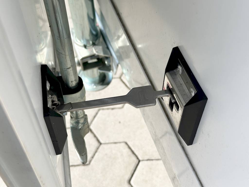 BLYSS FR1330 /180HL | SEITENTÜR BASE LINE SANDWICH