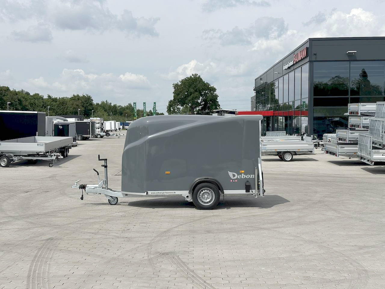 CHEVAL LIBERTE DEBON CARGO 1300