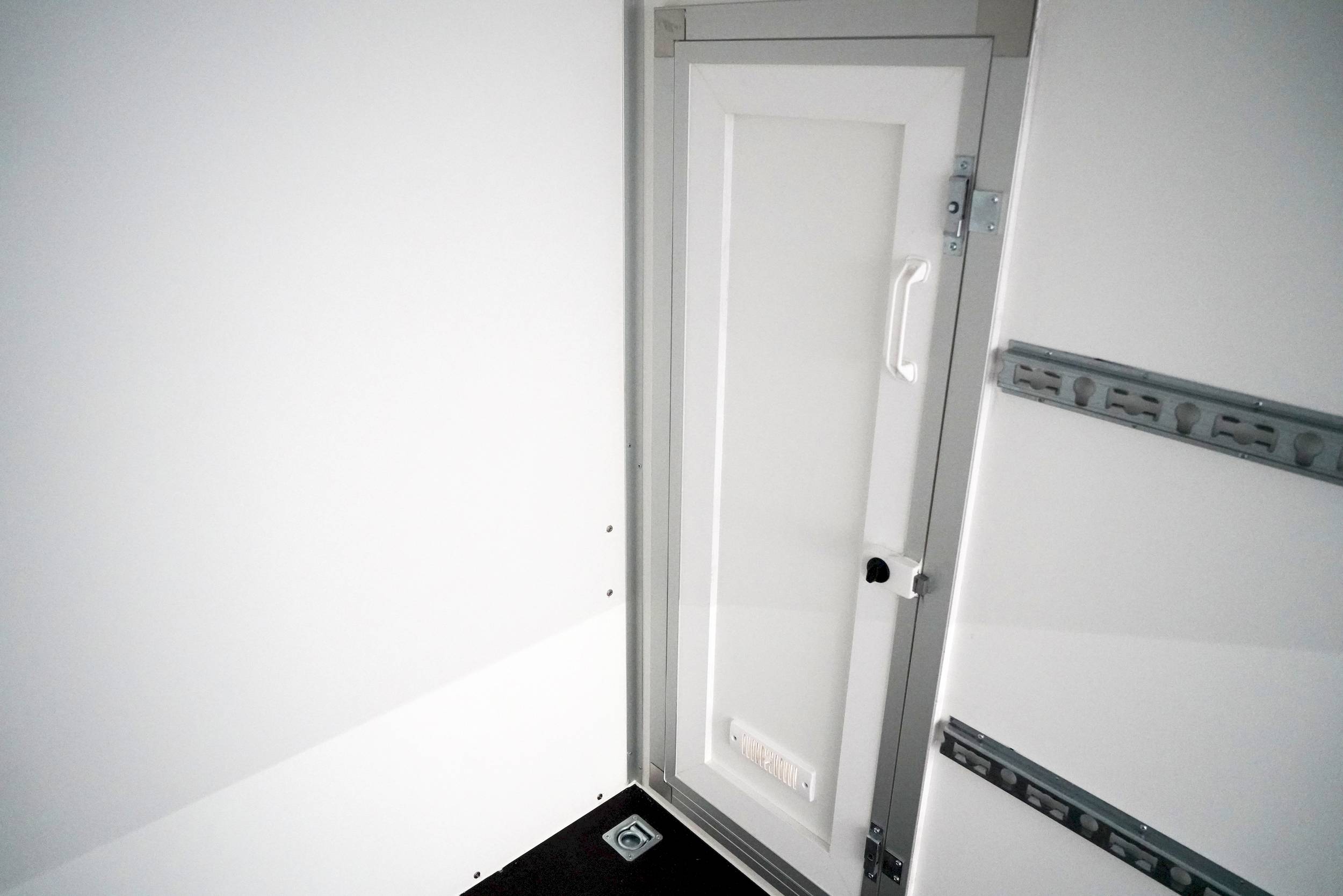 BLYSS F1330HD | RAMPE | SEITENTÜR