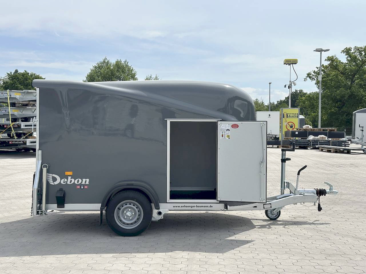 CHEVAL LIBERTE DEBON CARGO 1300