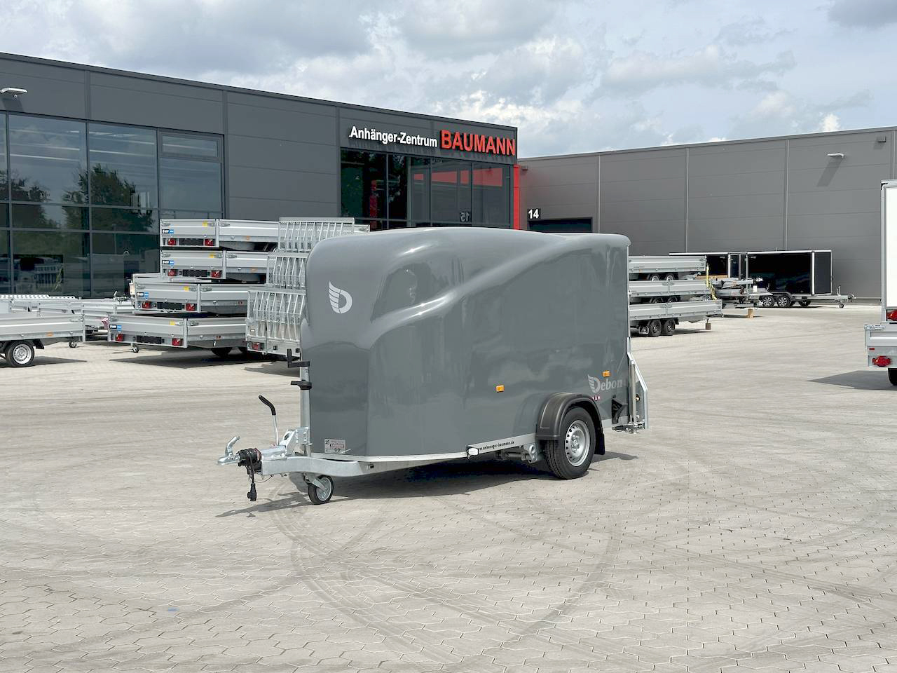 CHEVAL LIBERTE DEBON CARGO 1300