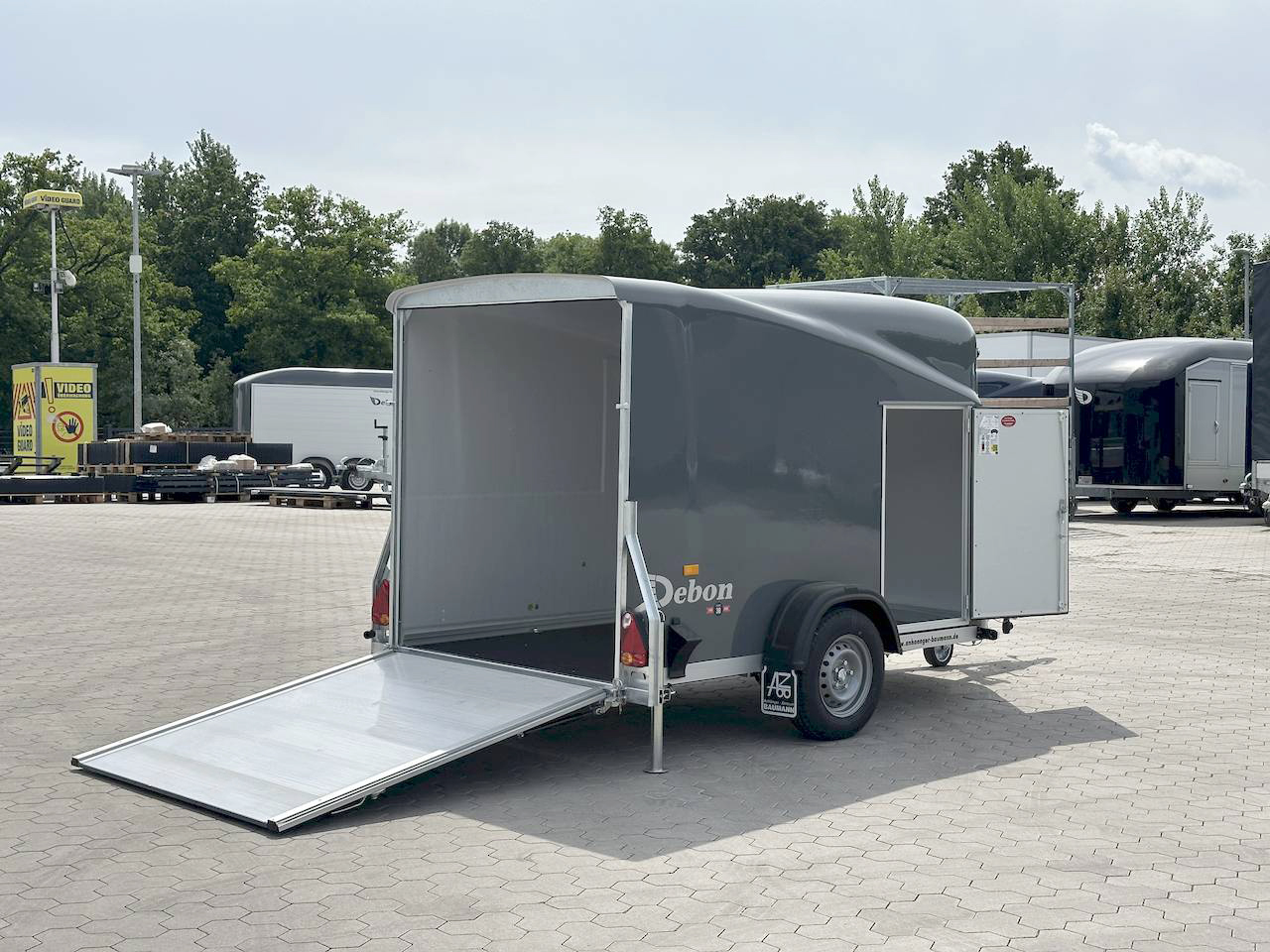 CHEVAL LIBERTE DEBON CARGO 1300