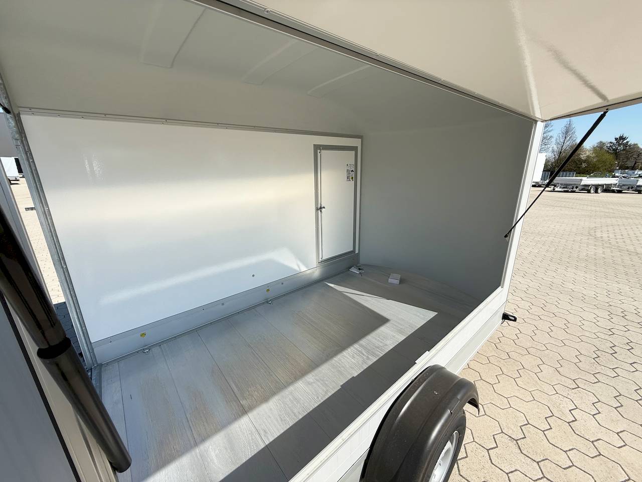 CHEVAL LIBERTE DEBON C400 WABENKERN ROADSTER