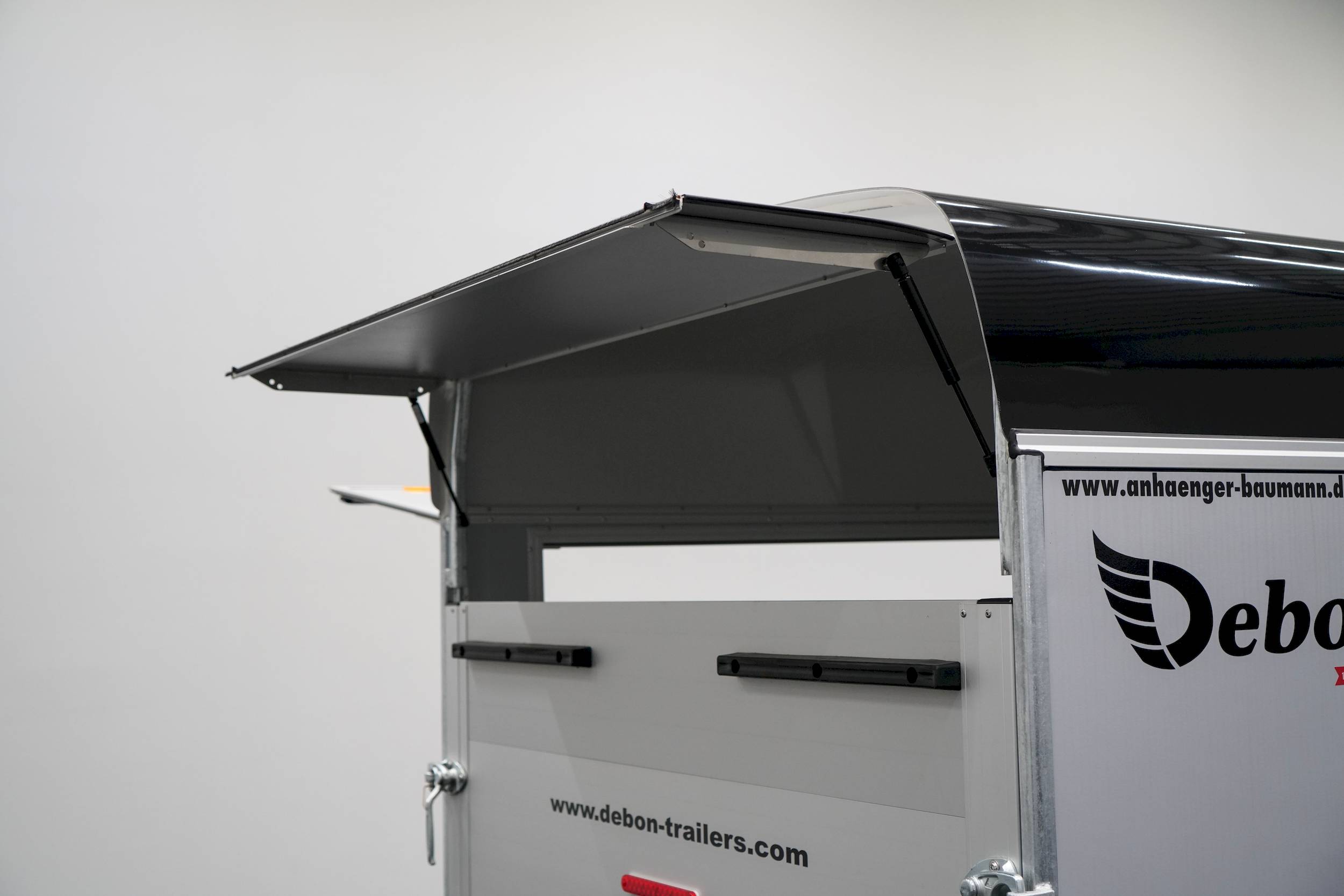 CHEVAL LIBERTE DEBON C400 WABENKERN ROADSTER