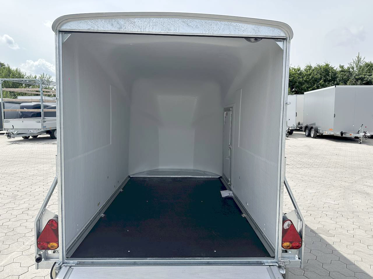CHEVAL LIBERTE DEBON CARGO 1300
