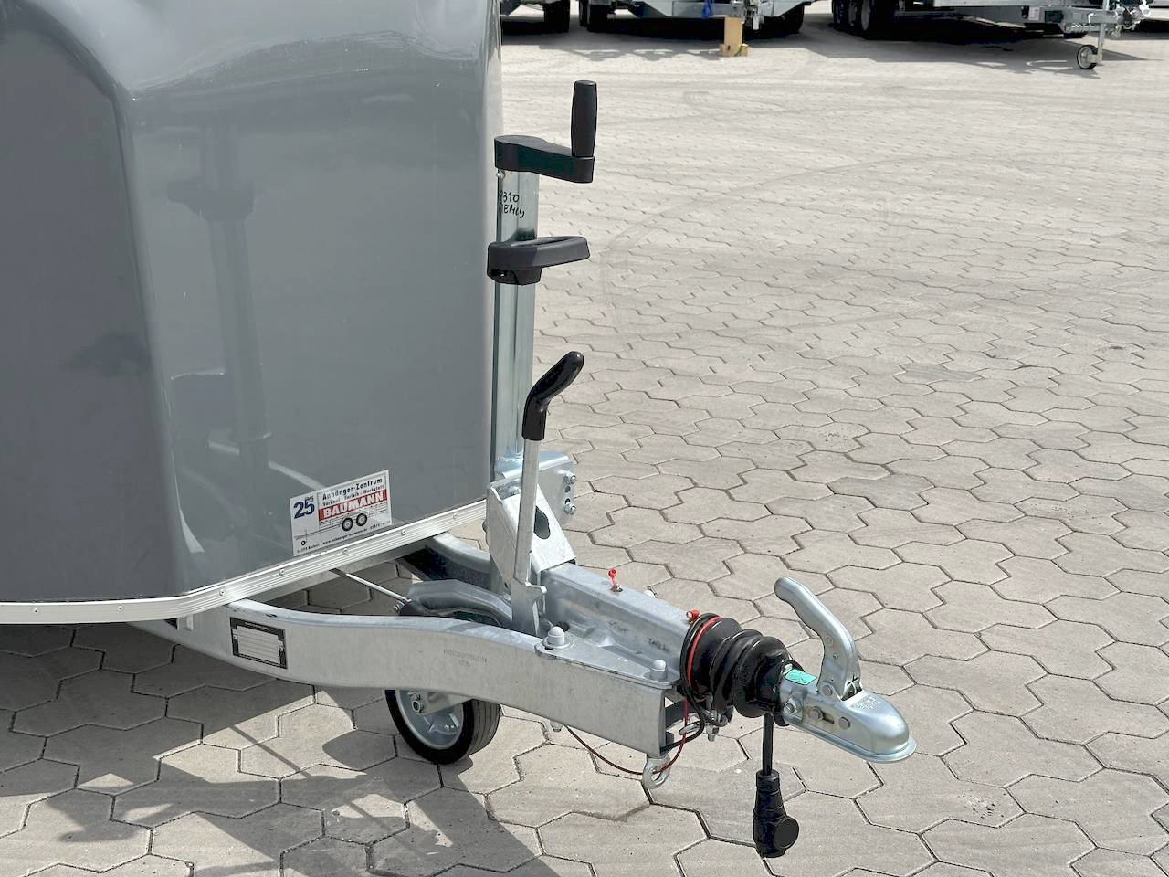CHEVAL LIBERTE DEBON CARGO 1300