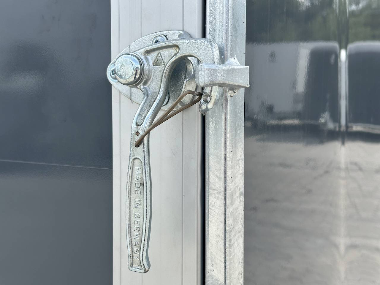 CHEVAL LIBERTE DEBON CARGO 1300