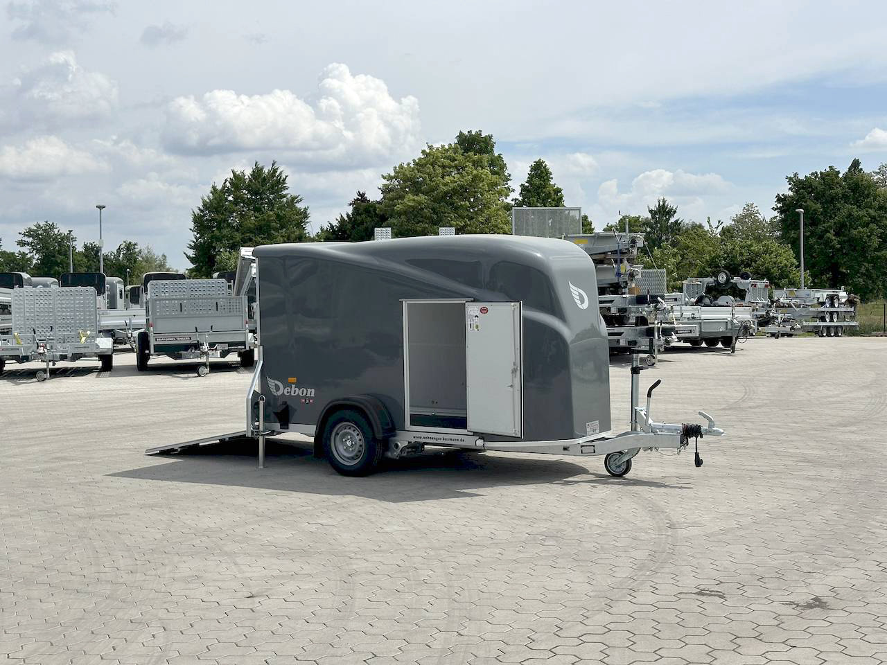 CHEVAL LIBERTE DEBON CARGO 1300