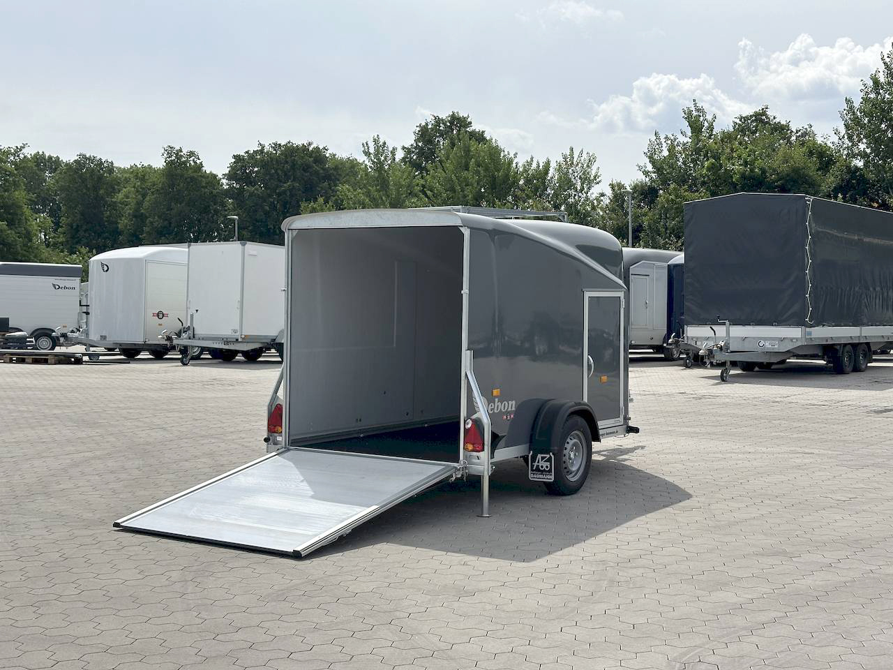CHEVAL LIBERTE DEBON CARGO 1300