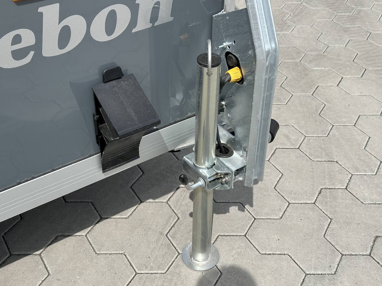 CHEVAL LIBERTE DEBON CARGO 1300