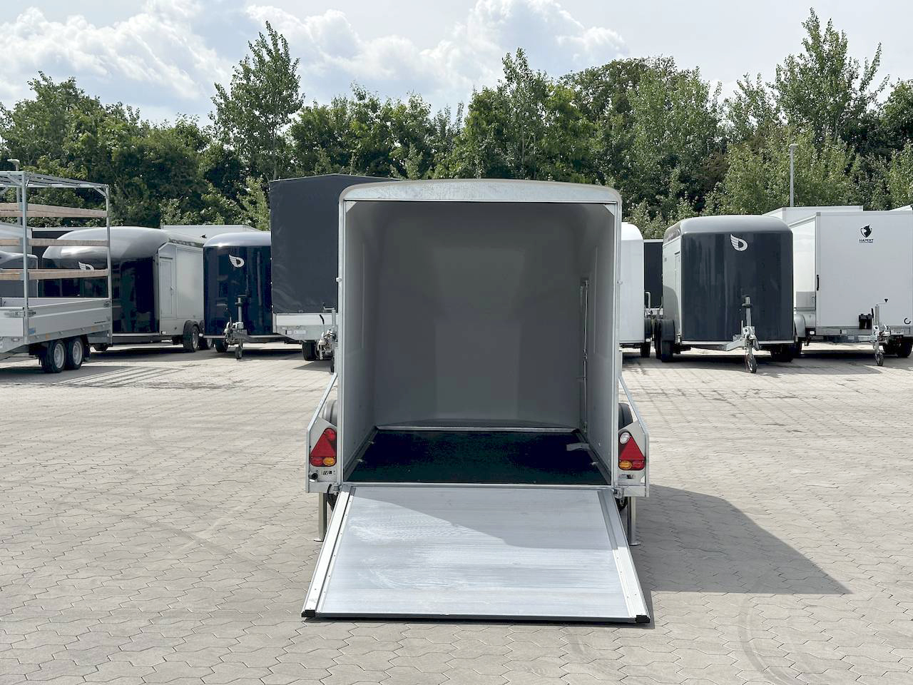 CHEVAL LIBERTE DEBON CARGO 1300