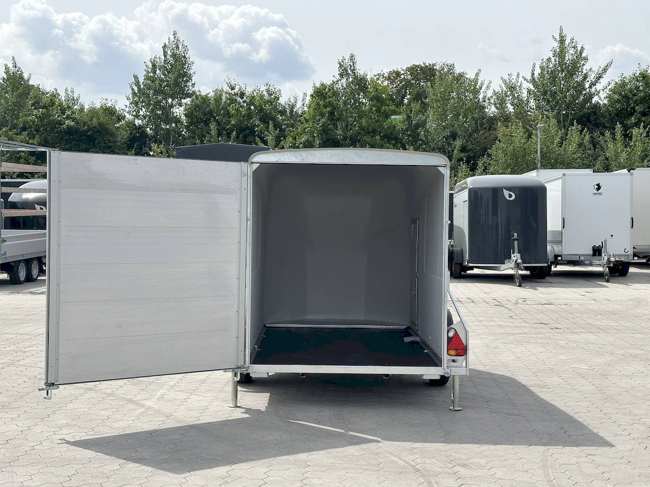 CHEVAL LIBERTE DEBON CARGO 1300